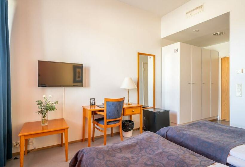 חדר אקונומי יחיד, Li Raahen Hovi