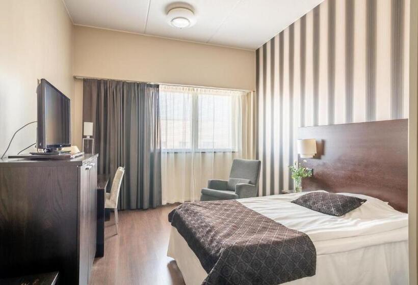 חדר סטנדרט יחיד, Li Raahen Hovi