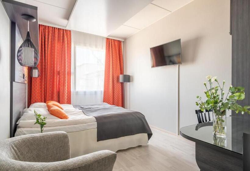 חדר סופריור, Li Raahen Hovi