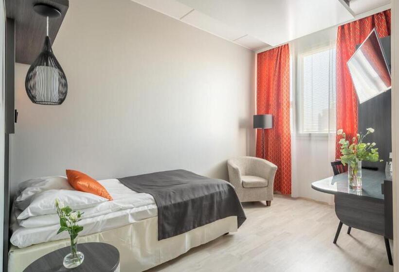 חדר סופריור יחיד, Li Raahen Hovi