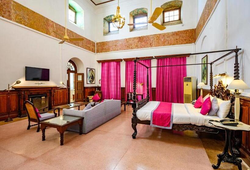 Номер Стандарт, Neemrana S Baradari Palace