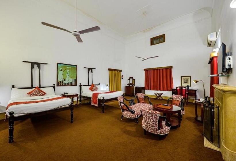 Номер Стандарт, Neemrana S Baradari Palace