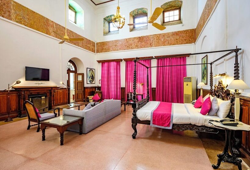 Номер Стандарт, Neemrana S Baradari Palace