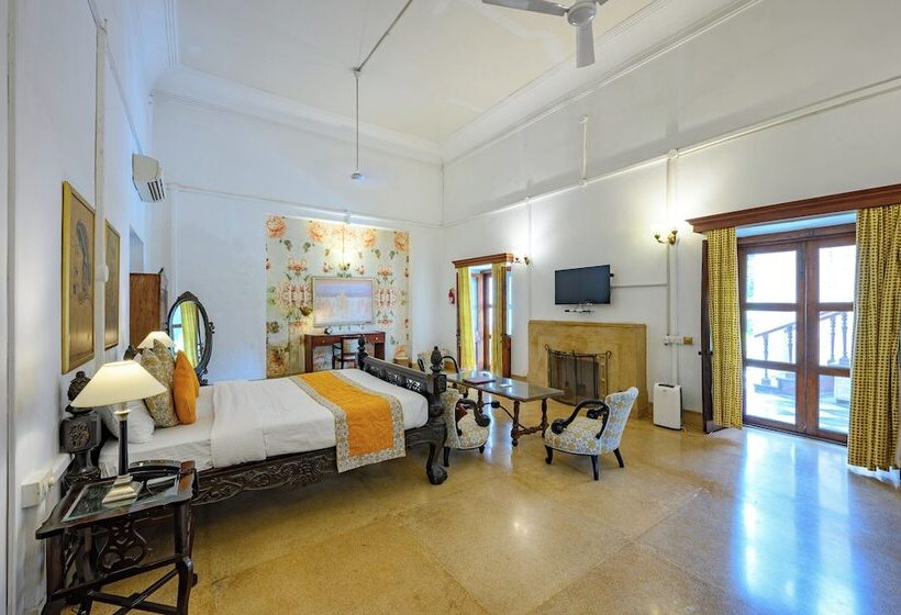 Номер Стандарт, Neemrana S Baradari Palace