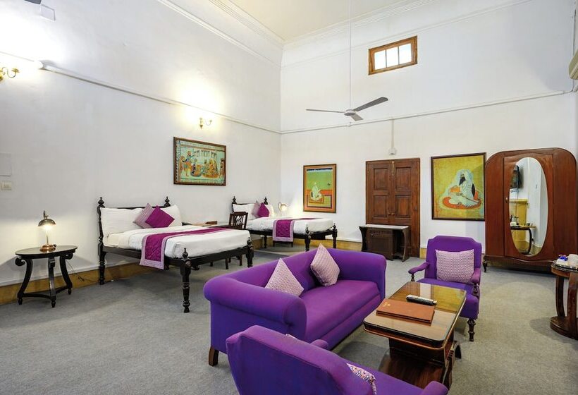 Номер Стандарт, Neemrana S Baradari Palace