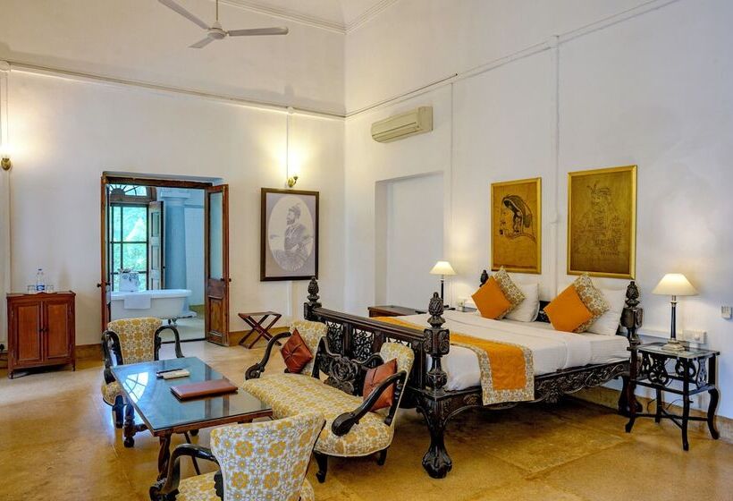 Номер Стандарт, Neemrana S Baradari Palace