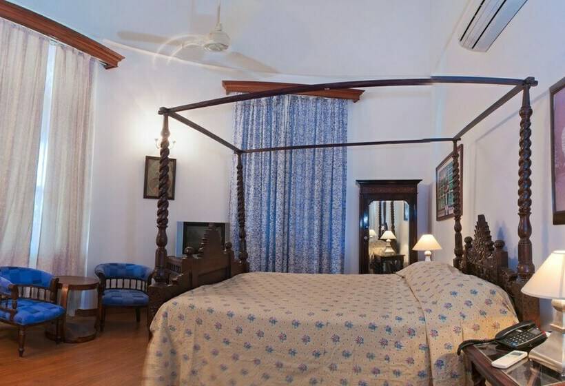 Номер Стандарт, Neemrana S Baradari Palace