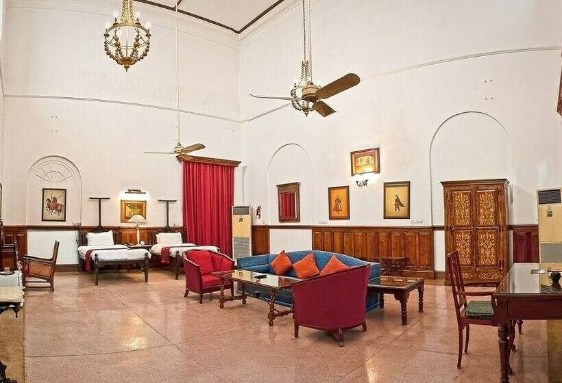 Номер Стандарт, Neemrana S Baradari Palace