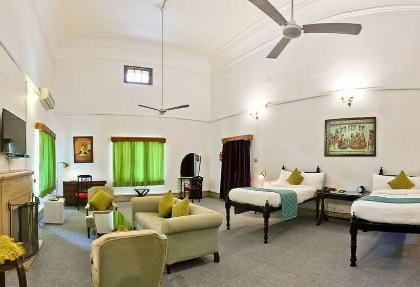 Номер Стандарт, Neemrana S Baradari Palace