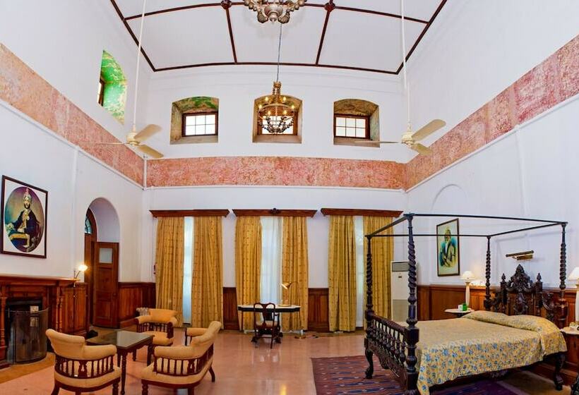 Номер Стандарт, Neemrana S Baradari Palace