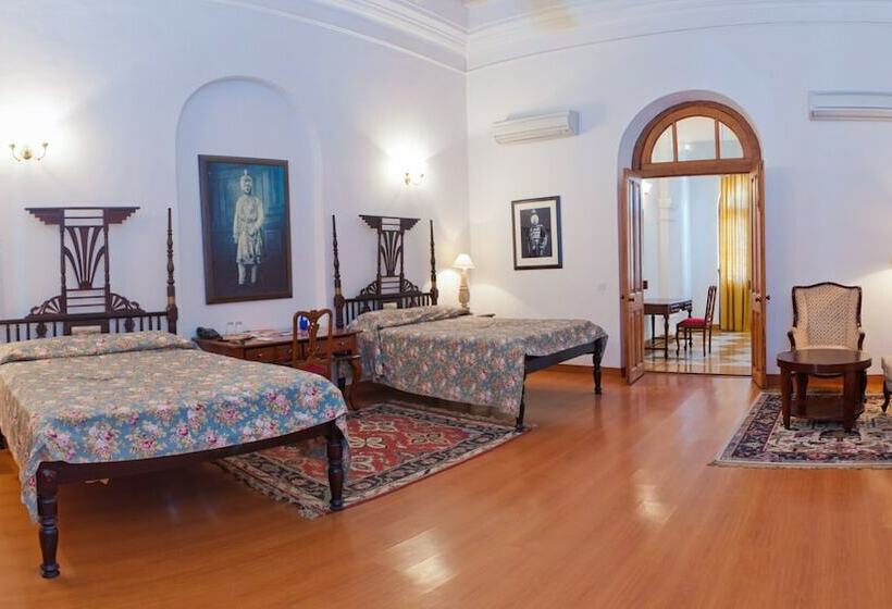 Номер Стандарт, Neemrana S Baradari Palace