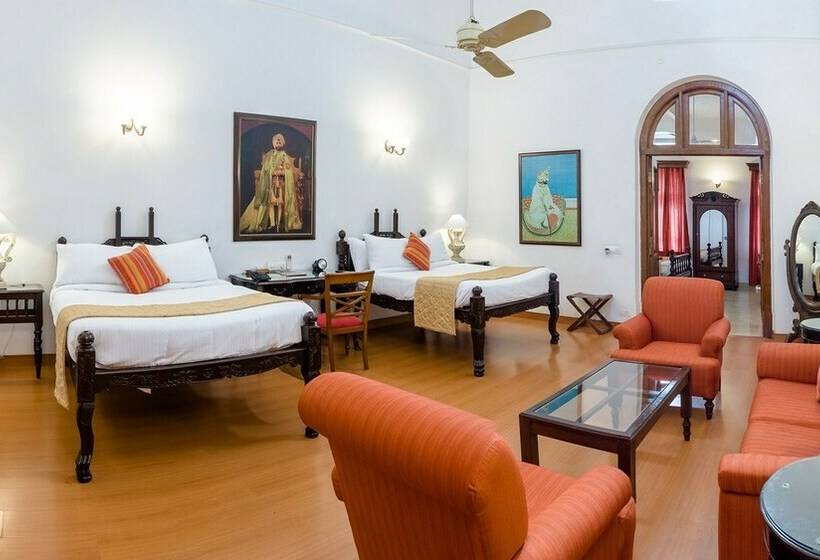 Номер Стандарт, Neemrana S Baradari Palace