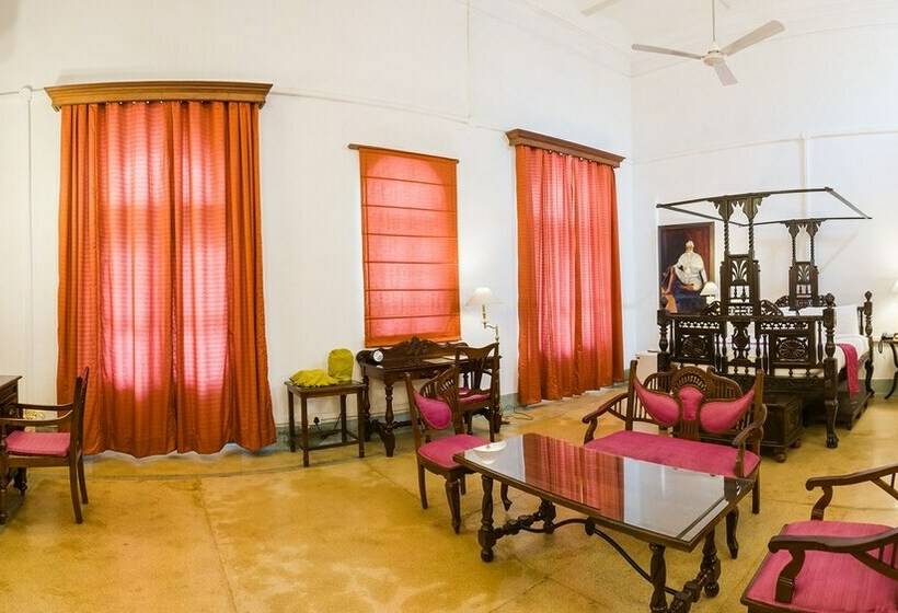 Номер Стандарт, Neemrana S Baradari Palace