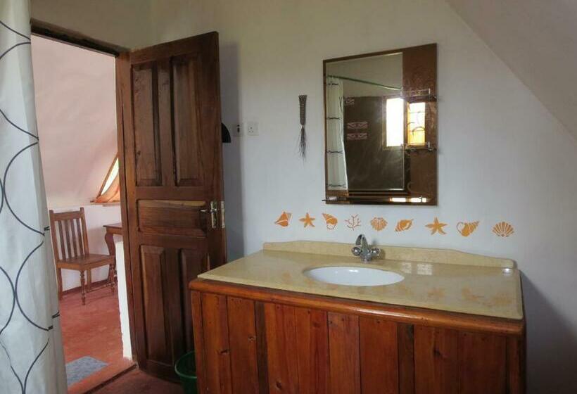 オーシャンビュースタンダードルームバルコニー付き, Queen Of Sheba Beach Lodge