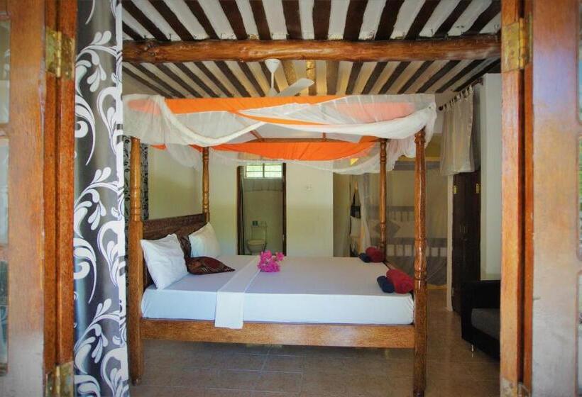 חדר סטנדרט לשלושה עם נוף לגינה, Queen Of Sheba Beach Lodge