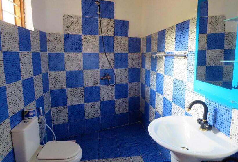 庭の見えるスタンダードトリプルルーム, Queen Of Sheba Beach Lodge