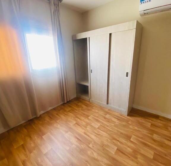 스탠다드 룸 킹사이즈 침대, Al Gifary