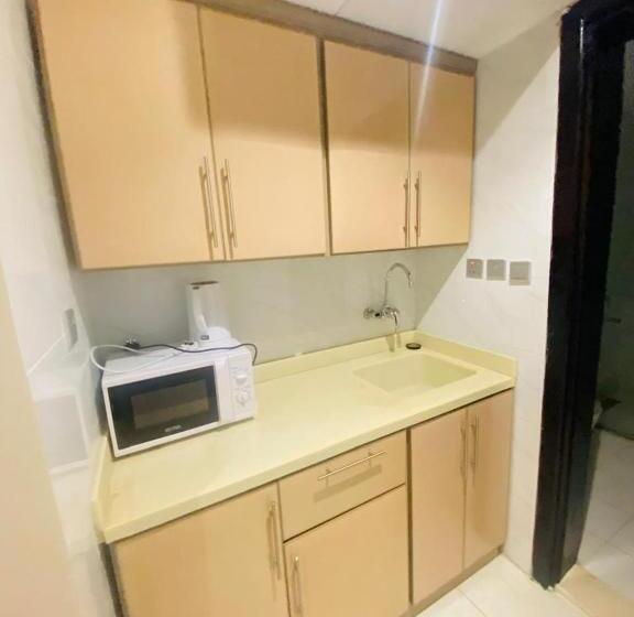 스탠다드 룸 킹사이즈 침대, Al Gifary