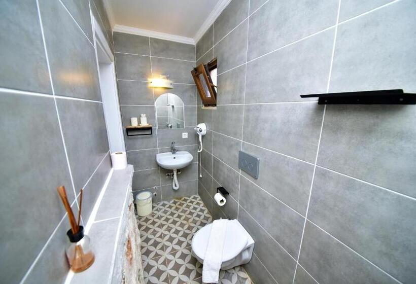 标准房带园景, Kaş Taş Otel