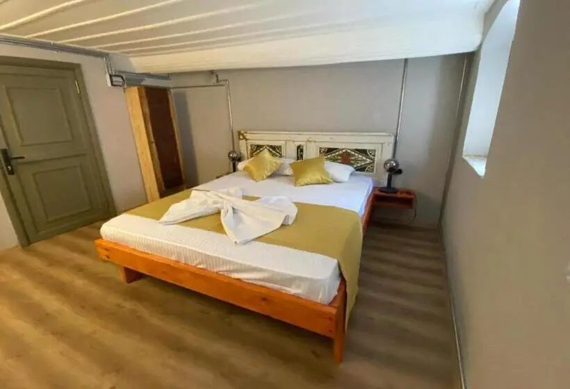 اتاق لوکس سه تخته, Latibule Macaron Guest House