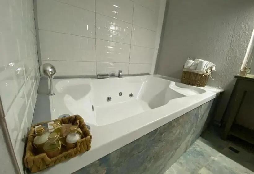 اتاق لوکس سه تخته, Latibule Macaron Guest House
