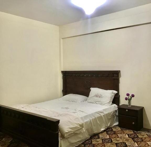 اتاق استاندارد با چشم‌انداز باغ, Serenity Guest House