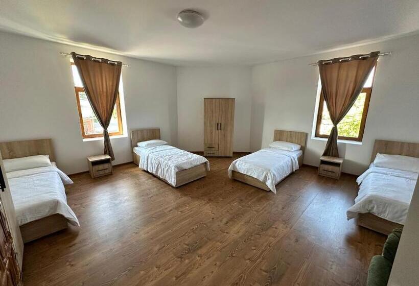 غرفة قياسية رباعية حمام مشترك, Cazare Sascut