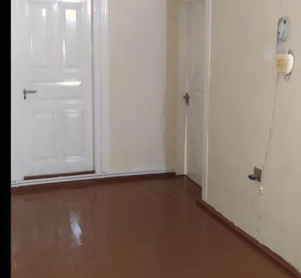 اتاق استاندارد, Green House Near The Centre