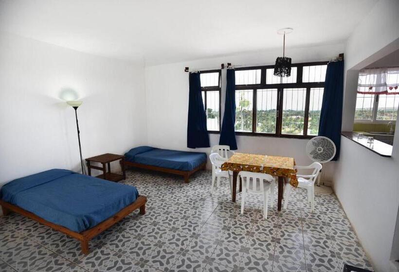 بنگله خانوادگی, Las Mariposas