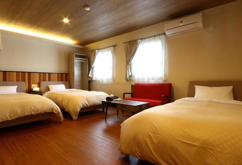 חדר סטנדרט לשלושה, Villa Monrepos