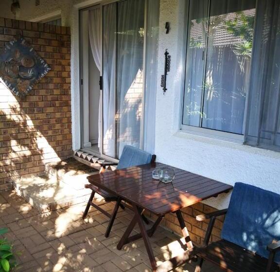 带大床的标准间, Bhangazi Lodge Bed & Breakfast