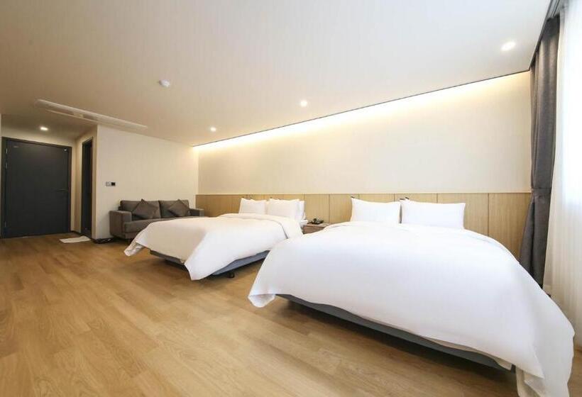 Camera Familiare, Benikea