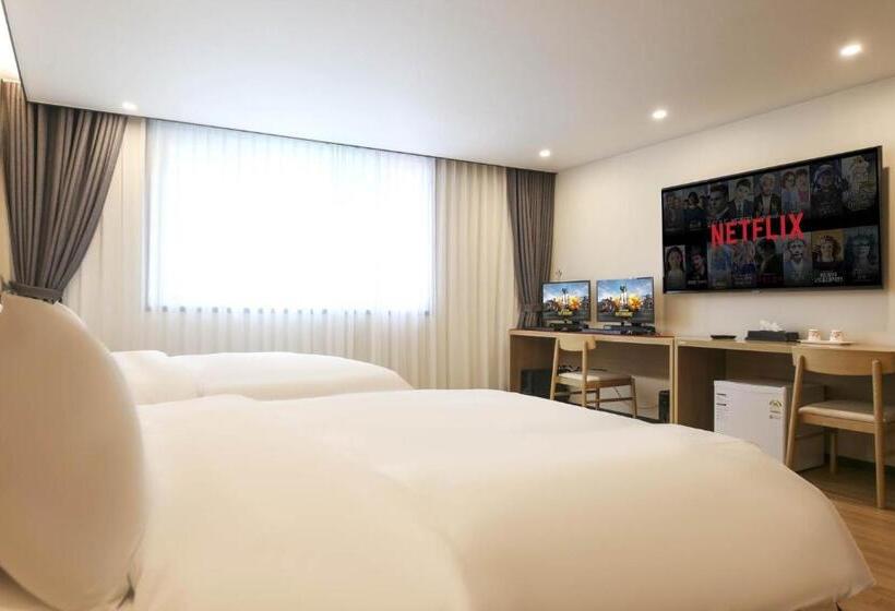 Camera Familiare, Benikea