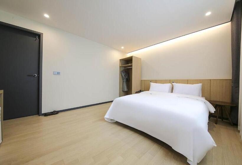 Camera Standard, Benikea