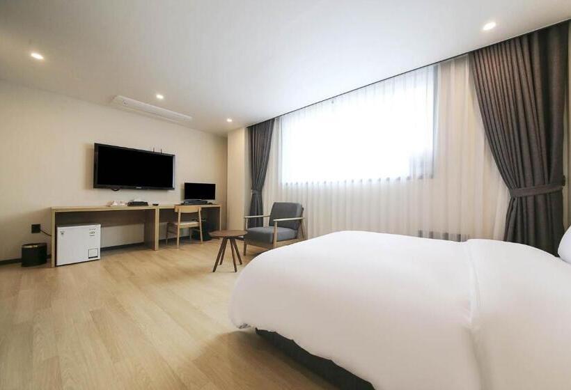 Camera Deluxe, Benikea