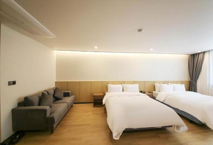 Camera Familiare, Benikea