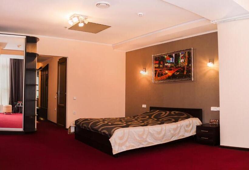 اتاق استاندارد, Mark Plaza