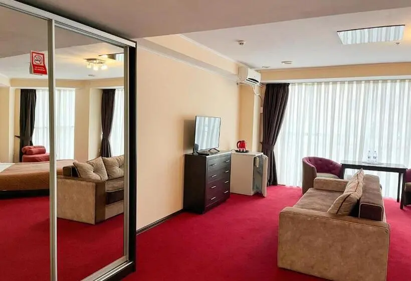 Standard Kolmen Hengen Huone, Mark Plaza