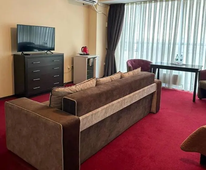 Standard Kolmen Hengen Huone, Mark Plaza