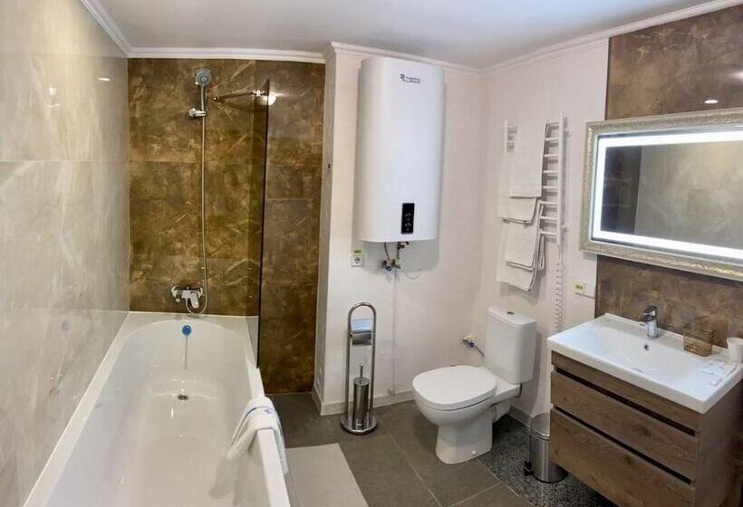 اتاق سوپریور خانوادگی, Mark Plaza