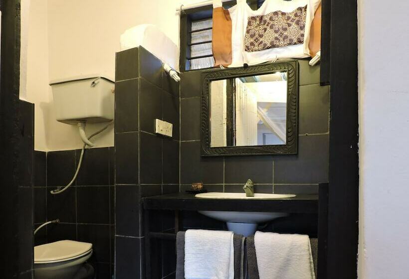 스탠다드 방갈로, Paje By Night Bungalows