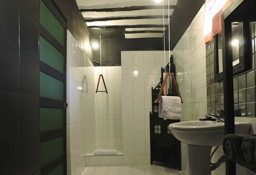 בקתה סטנדרטית, Paje By Night Bungalows