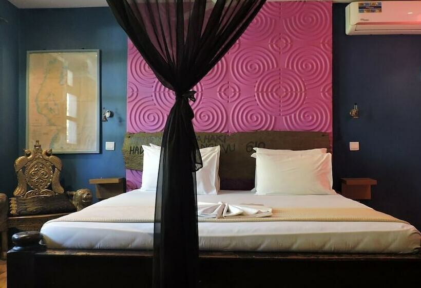 スタンダードバンガロー, Paje By Night Bungalows