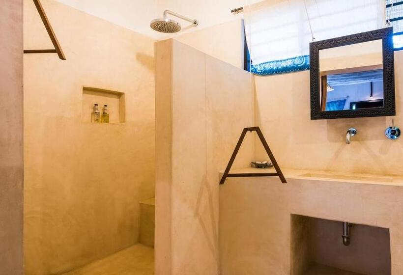 스탠다드 방갈로, Paje By Night Bungalows