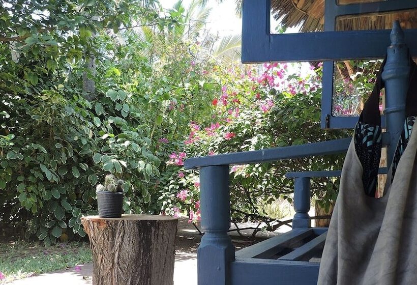 スタンダードバンガロー, Paje By Night Bungalows