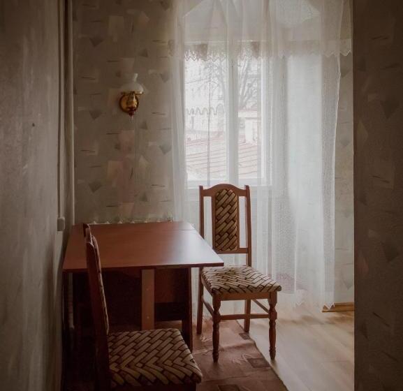 اتاق خانوادگی, Prut