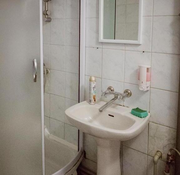 اتاق خانوادگی, Prut