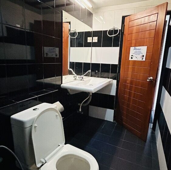 디럭스 룸, Subhas Tourist