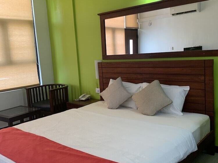 디럭스 룸, Subhas Tourist