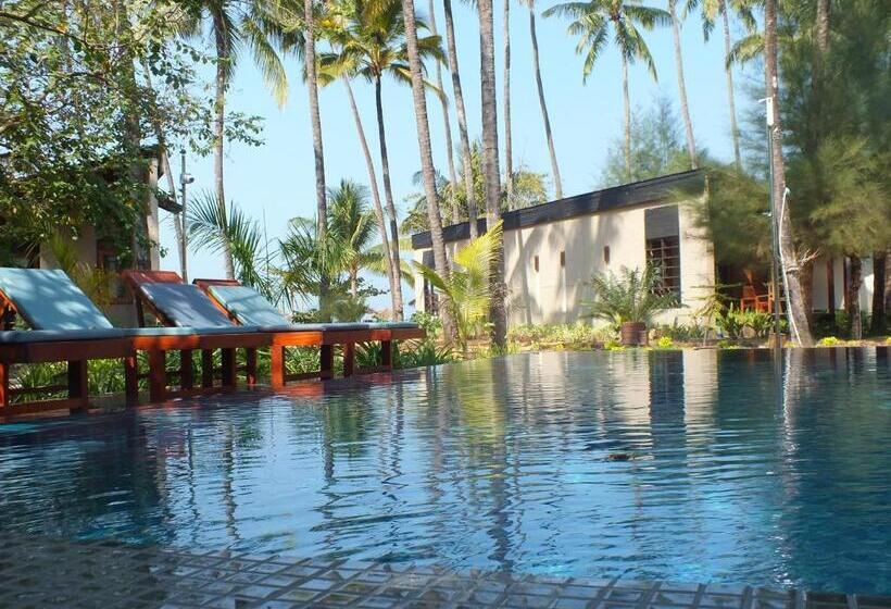 اتاق لوکس با چشمانداز استخر, Pleasant View Resort